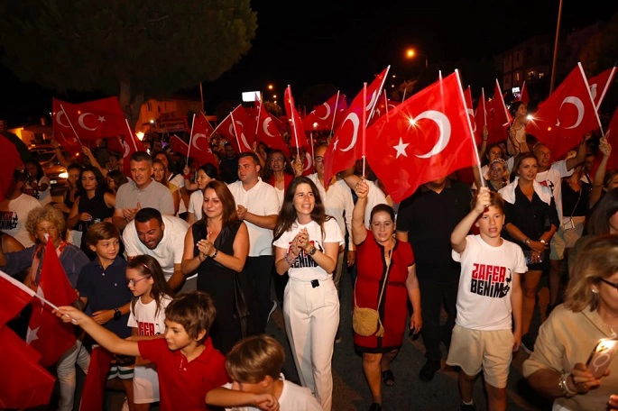 Çeşme'de Bayramın Temposu Yüksekti